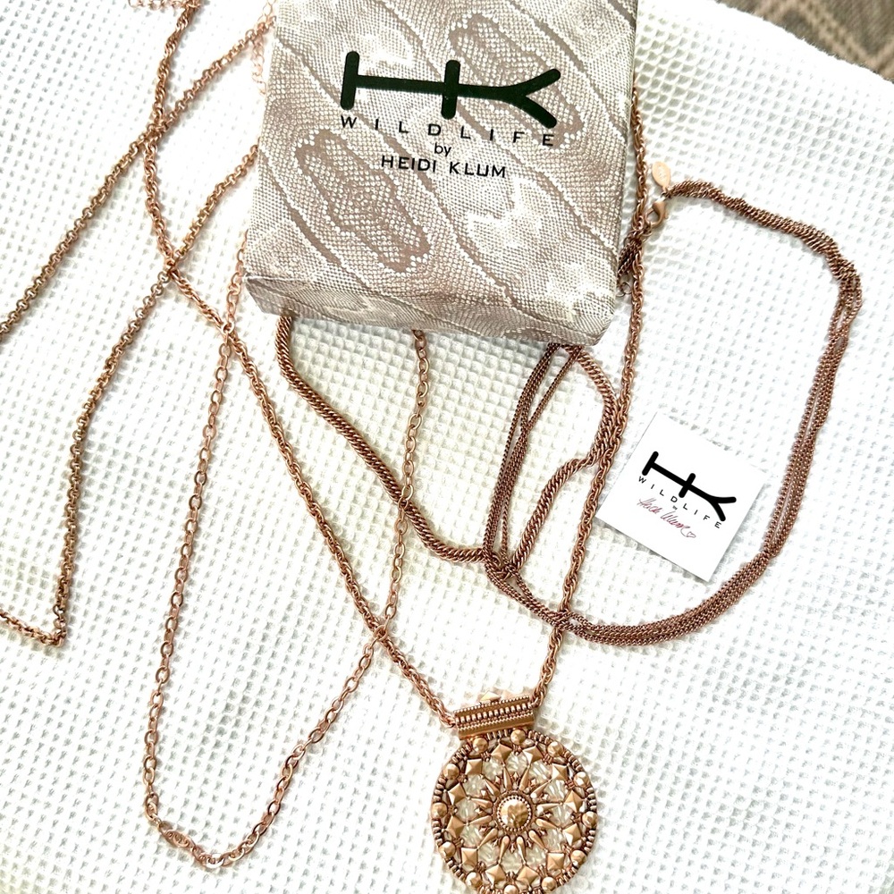 Wildlife by Heidi Klum Medallion Pendant Necklace 5 Rose Gold Tone Chains NIB - Picture 3 of 6